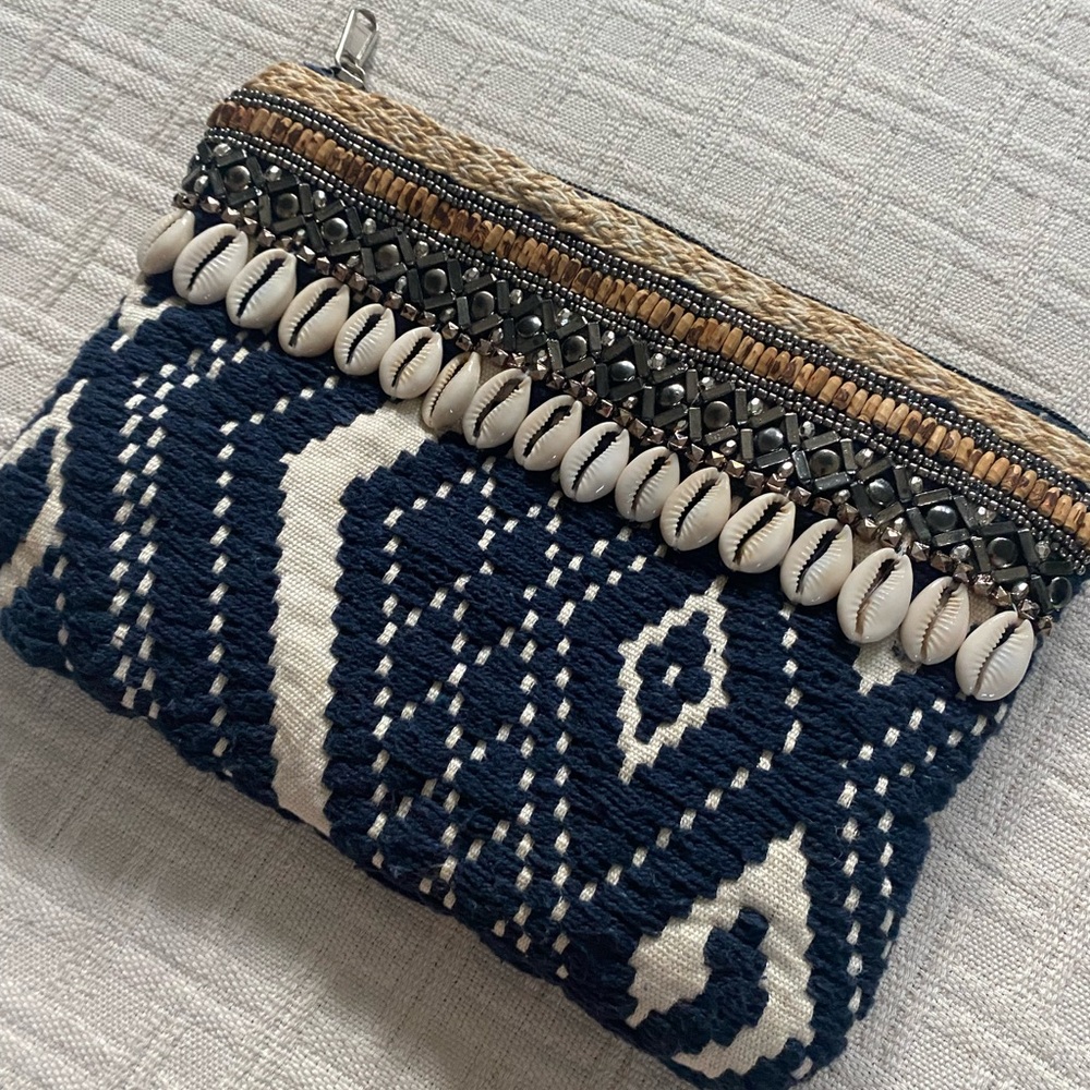 Navy beaded shell woven bag.